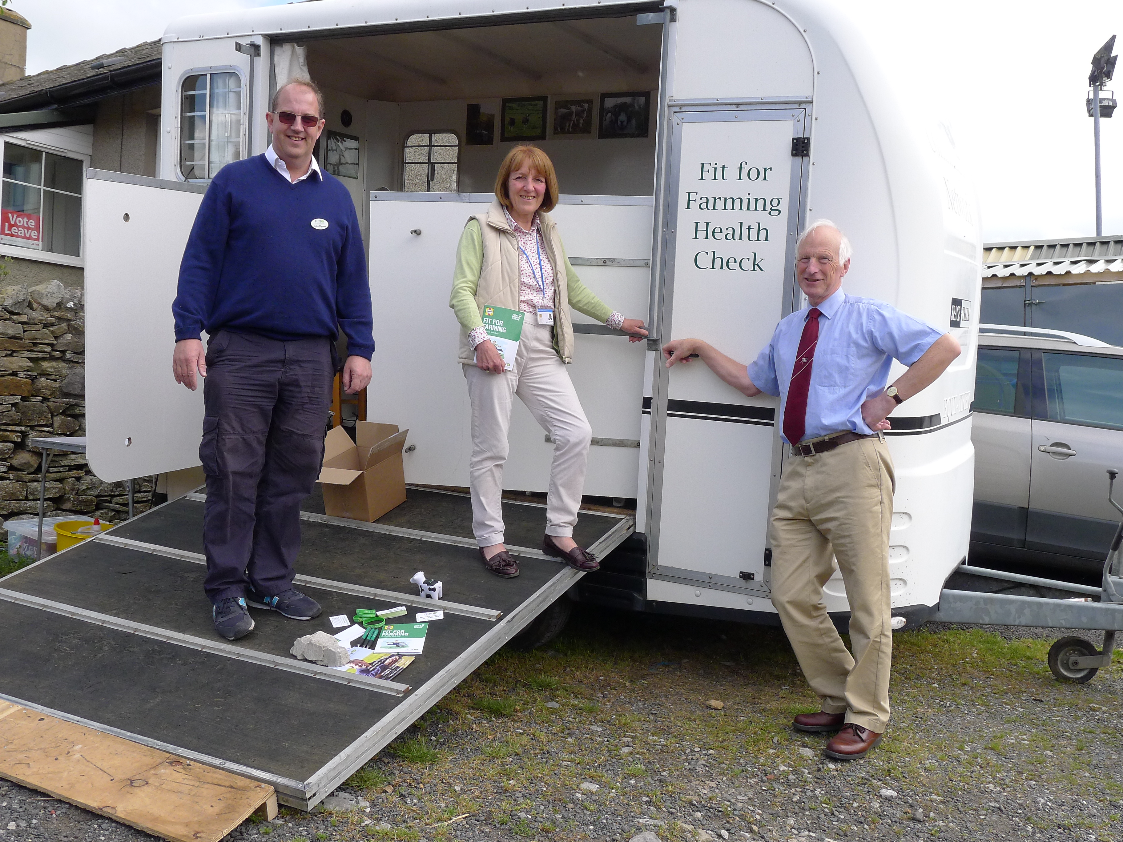 FARMING COMMUNITY NETWORK (FCN) VOLUNTEERS IN LANCASHIRE WITH THEIR HEALTH CHECK TRAILER AT BENTHAM MARKET.